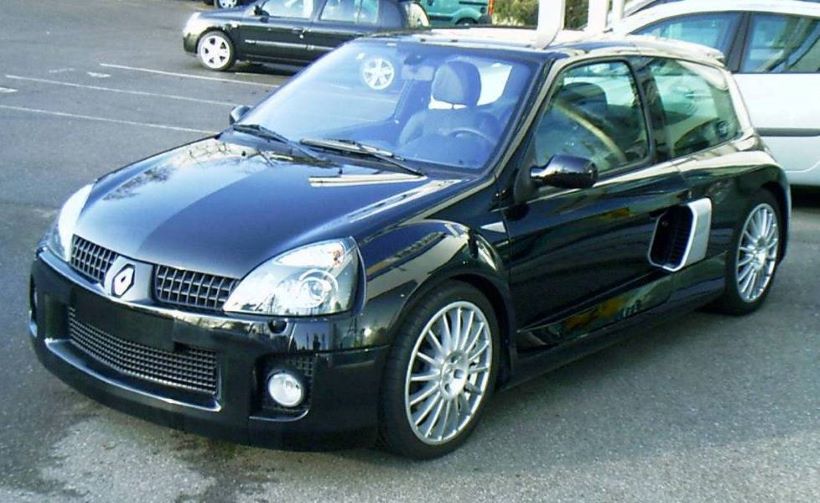 Clio B2 V6 RS.
